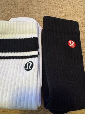 Lululemon Unisex athletica Black & White Ribbed Crew Socks Duo